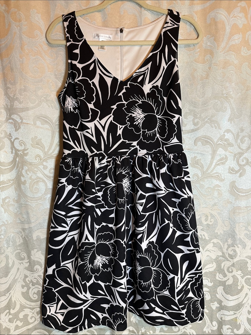 London Times Black & White Floral V-Neck Dress